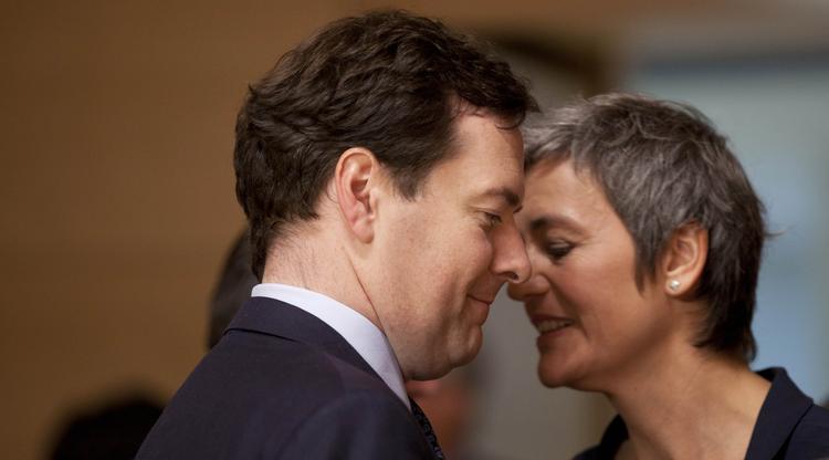 EU-møde. Margrethe Vestager får sig en lille snak med den britiske finansminister, George Osborne. 