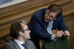 Skatter. Liberal Alliances politiske ordfører Simon Emil Ammitzbøll ærgrer sig over, at skattereformen indeholder nye skatter og afgifter. Her ses han i selskab med partifællen, Ole Birk Olesen ved afslutningsdebatten i Folketinget. 