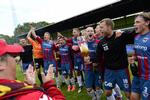 oprykker. FC Fyns spillere jubler efter den samlede sejr over to oprykningskampe fra 2. division mod HIK. 