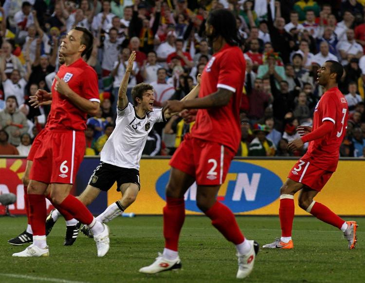 Exit. Ved VM for to år siden blev England med John Terry, Glen Johnson og Ashley Cole - alle tre er med i aften mod Italien - stoppet af tyskerne. 