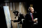 grænseafsøgende. Mads Brügger (th. i billedet) kan godt lide at teste vores fordomme. P.t. gør han det sammen med makkeren Mikael Bertelsen (tv.) på taleradiokanalen Radio24syv.