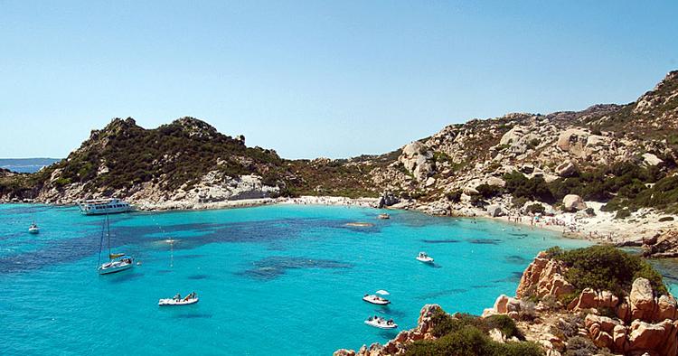Caribien? Nej, en af de mange øer ud for italienske Sardinien. 