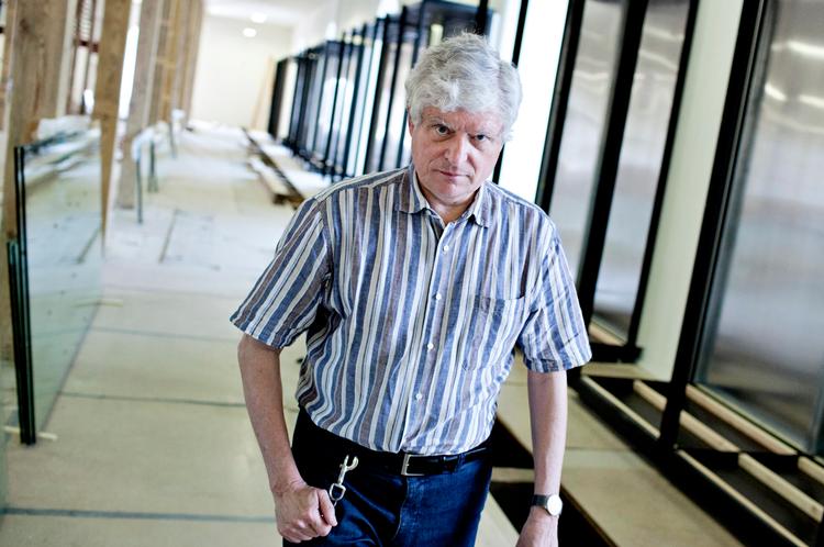 Oplevelsesfabrik. Direktøren for Tøjhusmuseet, Ole Luis Frantzen, har  hele foråret været hvirvlet ind i en  centrifuge af ballade, der endte med, at han er trådt tilbage. 