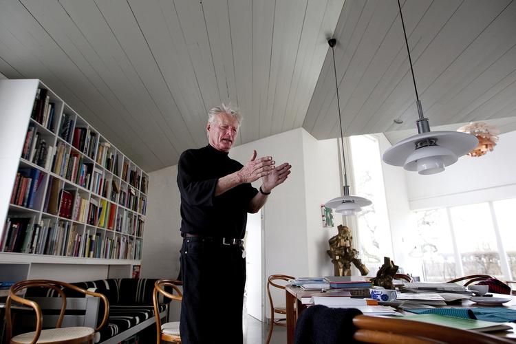 FORSØMMELSER. Spørgsmålet om, hvad der ligger til grund for Breiviks forbrydelser, er stadig næsten urørt i medierne, forklarer Hein Heinsen i sit hus på Stevns. 