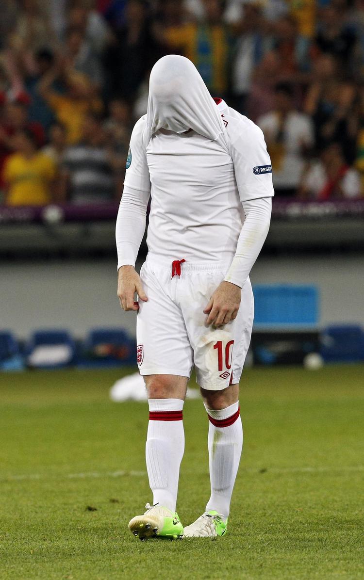 SKUFFET. Wayne Rooney har svært ved at kapere, at England ikke længere er med ved EM i Polen og Ukraine. 