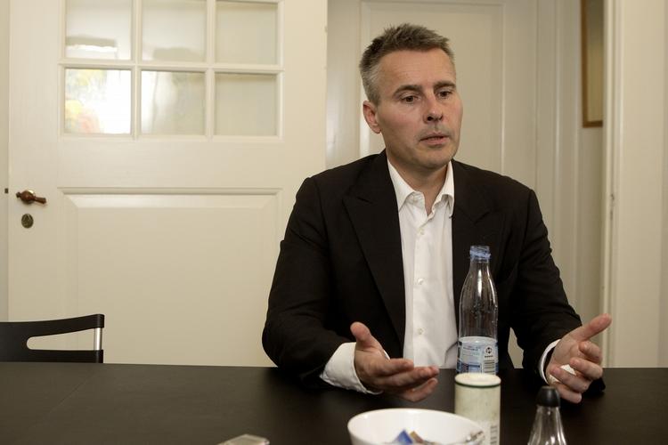 Tavshedspligt. »Henrik Sass Larsen vil højst få lidt videre rammer for at udtale sig«, vurderer ekspert. 