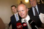 Uvidende. Venstres folketingsmedlemmer Peter Christensen, Claus Hjort Frederiksen og Torsten Schack Pedersen ankom samlet til Finansministeriet i fredags. Ifølge Claus Hjort Frederiksen var de uvidende om, hvad regeringen forestillede sig, men håbede, at de kunne forhandle, så »frygten« om en aftale med Enhedslisten kunne undgås. 