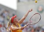 OPVARMET. Caroline Wozniacki ramte boldene godt i den sidste træning, inden hun skal i kamp i Wimbledon. 