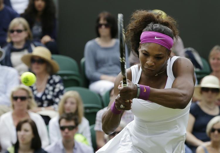 Videre. Serena Williams havde ikke de store problemer med at spille sig videre til anden runde af Wimbledonturneringen. 