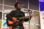 soulkomet. Sidst den engelske soulsanger Michael Kiwanuka var i Danmark, gav han en udsolgt koncert i Lille Vega. 