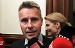 Enighed. Socialdemokraternes politiske ordfører, Henrik Sass Larsen, støtter op om SFs forslag om, at færre danskere skal betale topskat i fremtiden. 