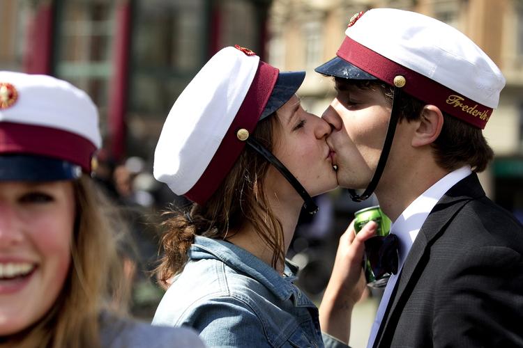 Forventningsfulde. Hele verden ligger åben, når huen er på hovedet, men for stadig flere studerende kan sabbatåret vise sig at blive en fiasko. 