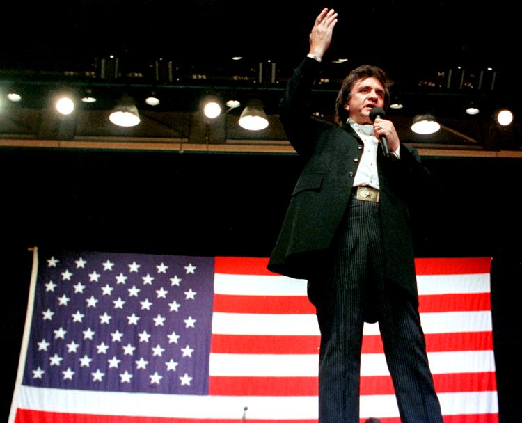 Med udsendelsen af det sidste album i serien 'American Recordings' har Johnny Cash skrevet sig ind i historien som sangeren, der tog det amerikanske folk, dets outsidere og tabere, alvorligt. Arkivfoto: Mark Humphrey/AP 
