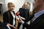 Retsordfører Lisbeth Bech Poulsen (SF) vil bede justitsminister Søren Pape Poulsen (K) om en redegørelse for, hvor langt politiet er i processen med at indfase nye regler for behandling af voldtægtssager. 