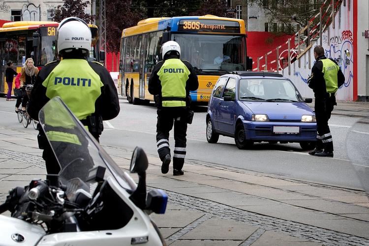 Smutvej. Flere billister tager hver dag chancen og skyder genvej ved Nørrebrogades bussluse, hvor der er biler forbudt. 