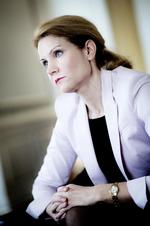 PRESSET. Statsminister Helle Thorning-Schmidt (S) må justerer regeringens politik, hvis hendes parti skal have en chance for at lokke de tabte vælgere tilbage, 