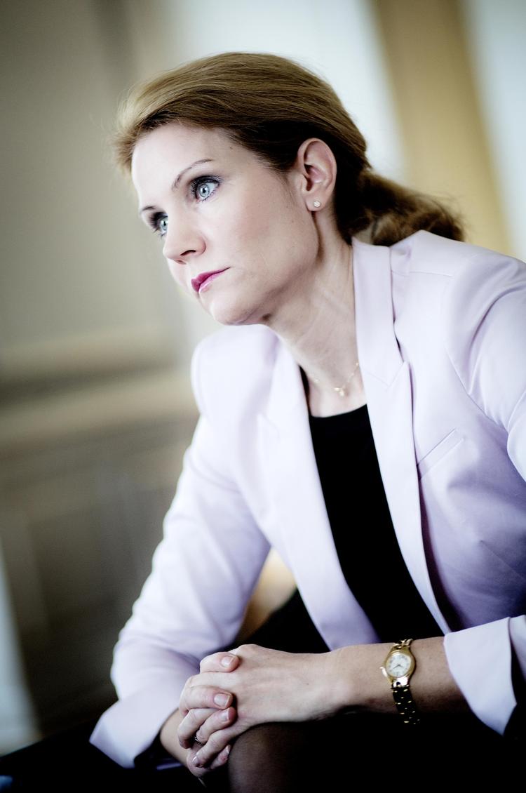 PRESSET. Statsminister Helle Thorning-Schmidt (S) må justerer regeringens politik, hvis hendes parti skal have en chance for at lokke de tabte vælgere tilbage, 