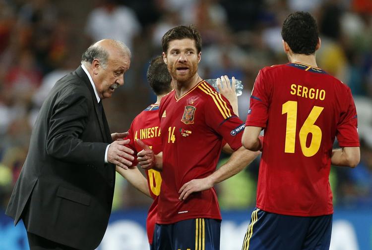 Vindere. Spanien havde de bedste nerver og heldet på sin side, da semifinalen mod Portugal skulle afgøres på straffespark. 