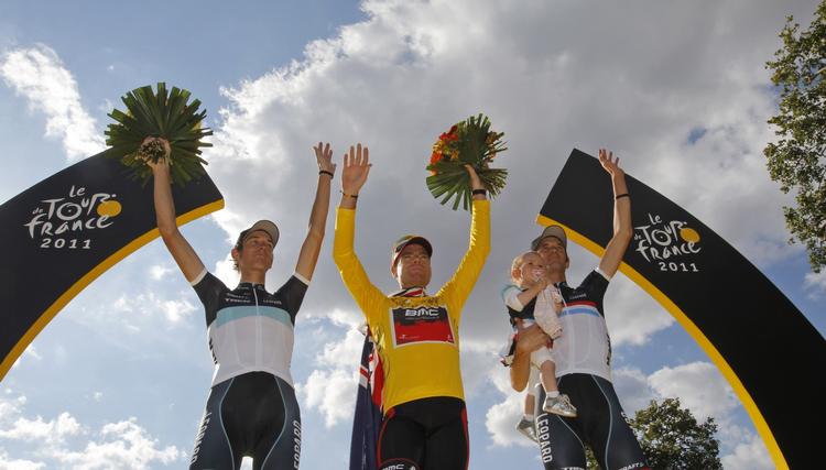 Podiet. Cadel Evans vandt i 2011 foran de to Schleck-brødre. I år er Andy ude med en skade og Fränk igen outsider. 