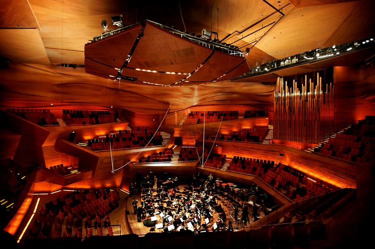 Klangrum. Terrassernes placering tæt på loftet i DR's koncertsal er blandt kritikpunkterne mod byggeriet. De tager lyden, siger akustiker Niels Vilhelm  Jordan. 