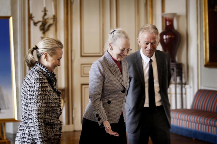 Leder. Villy Søvndal har ifølge mange SF'ere haft for travlt med sit job som udenrigsminister. Der mangler styring i SF, siger de. 