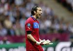 OPHIDSET. Sejrsjublen på banen var uden Gianluigi Buffon, der skummede af raseri, da semifinalen var færdigspillet. 