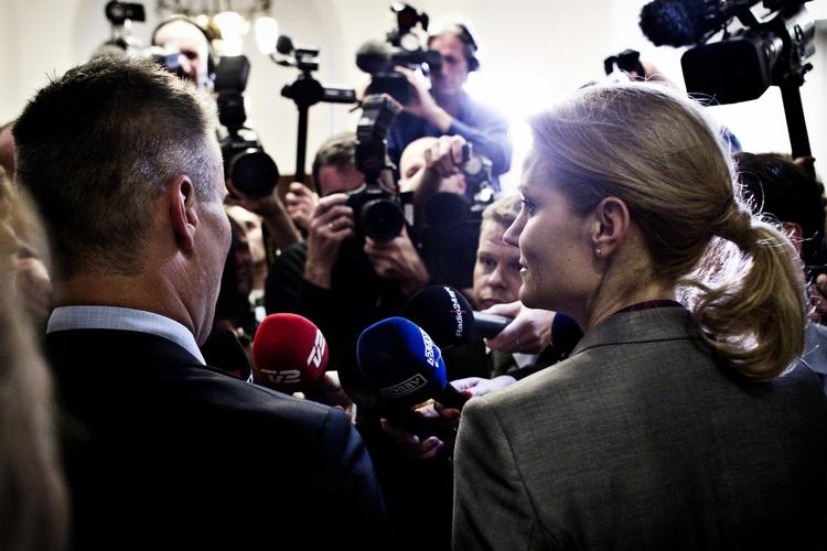 Problem. Kan man være minister, når man ikke kan være embedsmand? 
