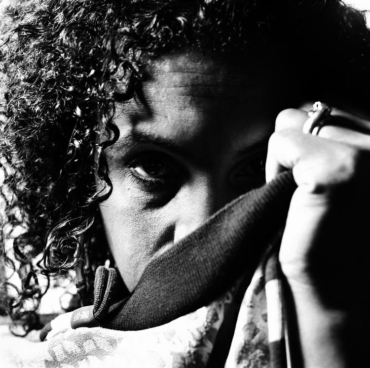 Hjem. I 1989 brød Neneh Cherry igennem med albummet 'Raw Like Sushi'. I en kombination af rap, dance og soul hittede hun med numre som 'Manchild' og 'Buffalo Stance'. 