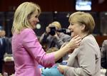 Krise. Helle Thorning-Schmidt ses her sammen med Angela Merkel ved det sidste topmøde i denne omgang med Danmark som formandsland. 