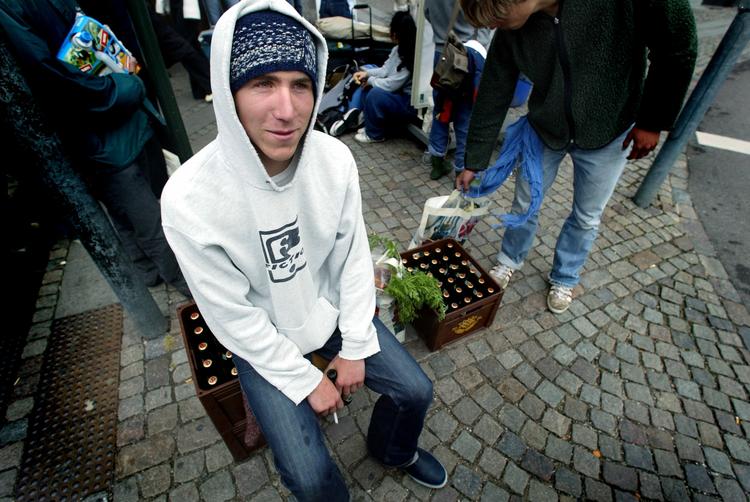 Byliv. Festivalgæsterne kan mere og andet end at proviantere billige øl og mad i Roskilde by under festivalen. Der inviteres blandt andet til folkekøkken, jam sessions og chill out. 