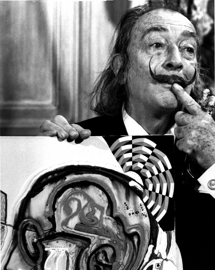 surrealist. Salvador Dali fotograferet i 1975. Han døde i 1989 og blev 84 år. 