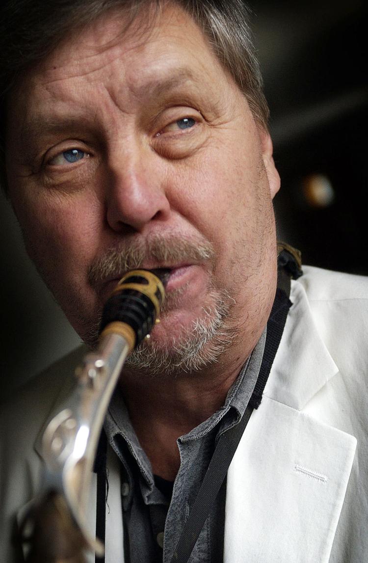 Jazz i blodet. Hans Leonardo Pedersen blæser stadig i saxofonen. 