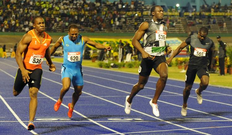Bæstet. Yohan Blake (tv.) - der kalder sig selv 'The Beast' - kommer først over målstregen med Usain Bolt som en to'er. 