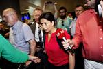 Uenighed. Der var massivt opbud af presse, da Özlem Cekic kom hjem fra sin tur til USA. 