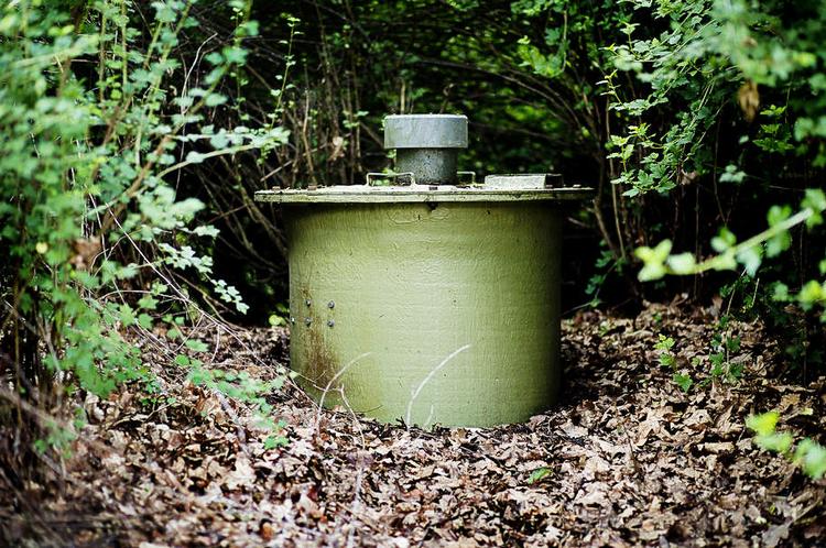 REDNINGSKLAR. Det er et pumpeanlæg som dette i Måløv,  som regionen ifølge kritikere for længst burde have etableret på Naverland 26. Foto: Magnus Holm 