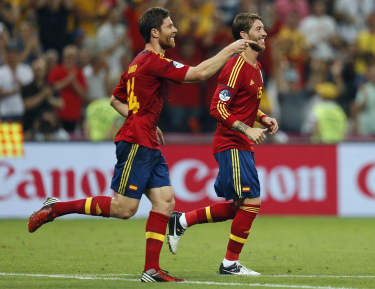 taktisk. Spanske Sergio Ramos (th) udtrykker usikkerhed om Italiens taktik i finalen. 
