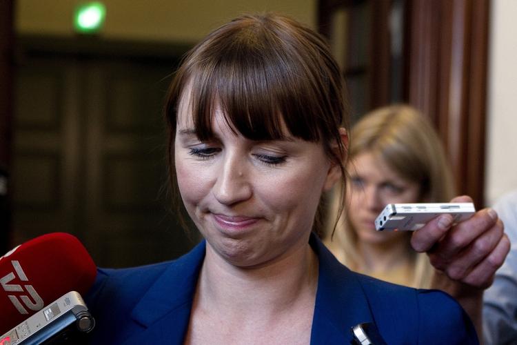 Aftale. I den oprindelige aftale om fleksjob og førtidspension kunne ledige fleksjobbere kun få ledighedsydelse i to år. Det er ændret i den endelige aftale, så der nu ikke er en grænse for, hvor længe fleksjobbere kan få ledighedsydelser, fastslår Mette Frederiksen (S). 