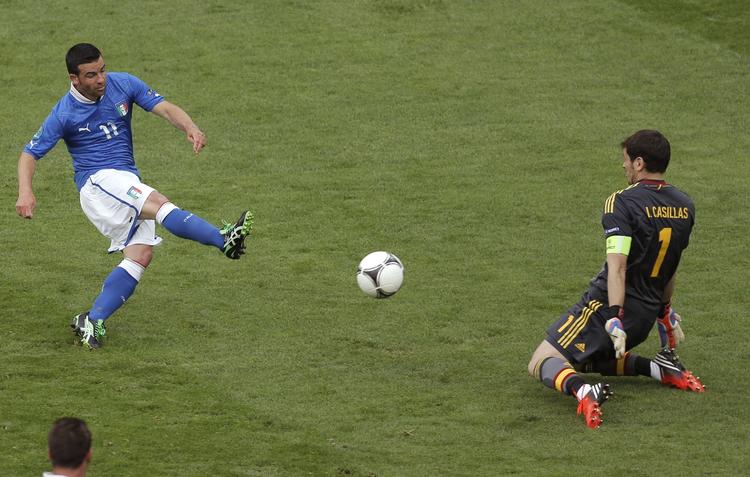 1-1. Italiens Antonio Di Natale bragte støvlelandet på 1-0 i gruppekampen mod Spanien, som fik udlignet ved Cesc Fabregas. 