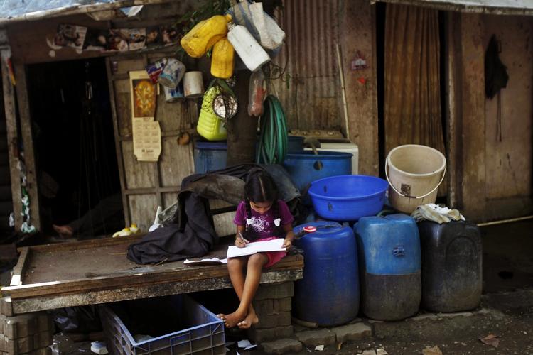 FATTIGDOM. Det skønnes, at 18 millioner mennesker bor i slum-områder i Mumbai. 