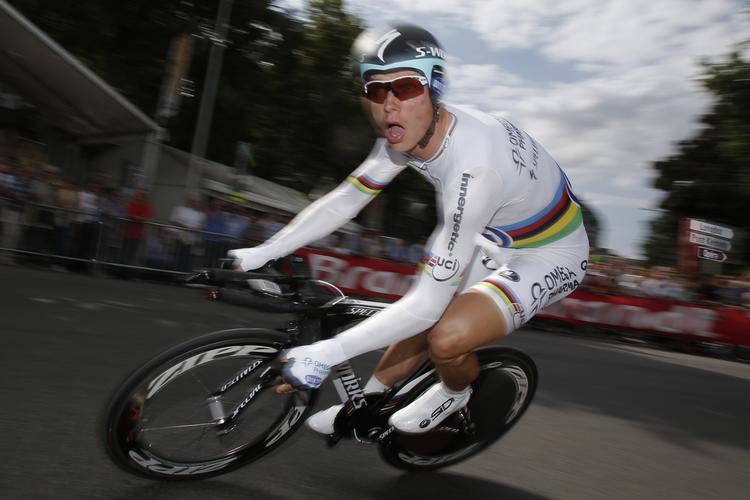 Nedtur. På prologen blev Tony Martin ramt af maskinskade, i dag måtte han en tur i asfalten. 