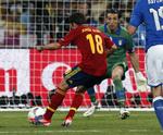 afgørelsen. Lille Jordi Alba har øget den spanske føring til 2-0, og Italiens Leonardo Bonucci i baggrunden er en meget frustreret mand. Hans hold sloges for chancen efter pausen, men det var ikke nok til at rokke spanierne. 