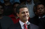 Præsidentkandidat. 45-årige Enrique Peña Nieto og hans kone, en kendt sæbeoperastjerne, et fast indslag i de mexicanske sladderblade. I dag skal mexicanerne stemme om han skal være landets nye præsident. 