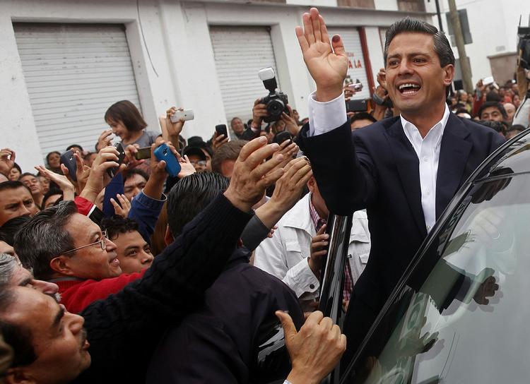 comeback. Enrique Peña Nieto repræsenterer det gamle autoritære parti PRI, som styrede Mexico i 70 år ved hjælp af manipulation af valgresultater og korruption. 