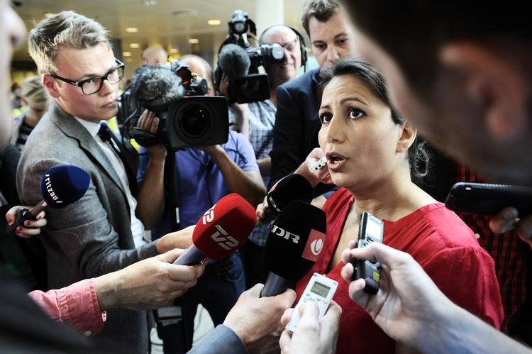 Cekic blev mødt af et stærkt presseopbud, da hun landede i Kastrup. 
