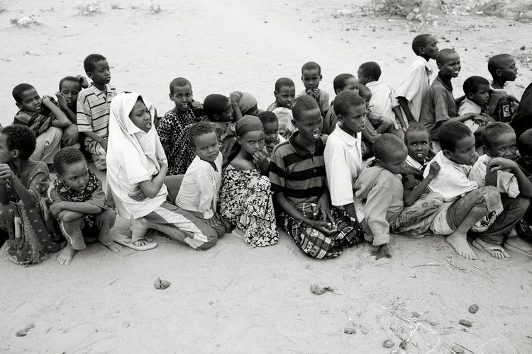 Bortført. Fire ansatte ved denne flygtninge lejr i Kenya blev i fredags bortført. I nat blev de befriet af somaliske regeringsstyrker. 