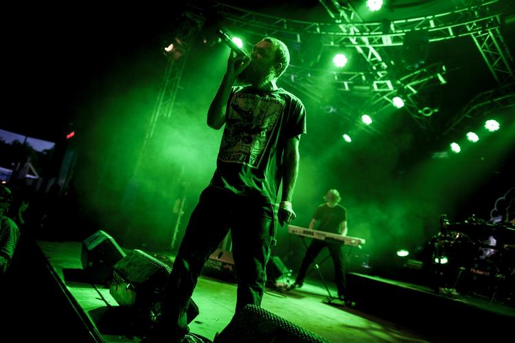 Dancehall. Klumben og Raske Penge leverede et show med vid og bid, humor og et massivt overskud. 