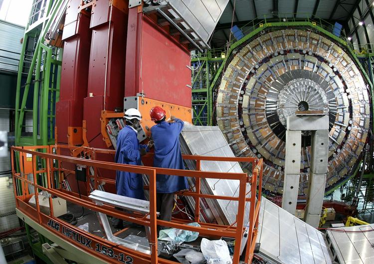 Higgs. Jagten på Guds partikel fortsætter her i Cerns partikelgenerator i Schweiz. 