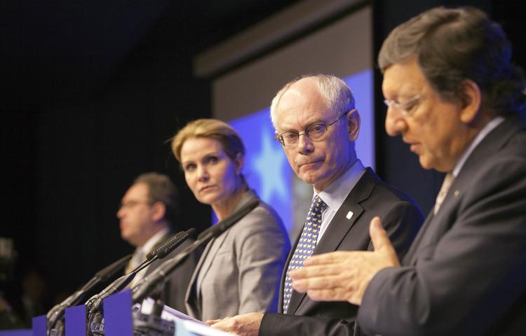 Patent-ballade. For få dage siden kunne Helle Thorning-Schmidt på et EU-pressemøde glæde sig over vedtagelsen af en fælles patent-domstol. Men nu stiller EU-parlamentet sig på bagbenene. 