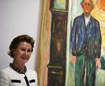 Kunstforstand. Dronning Sonja er stærkt optaget af billedkunst. Her er hun fotograferet ved åbningen af en Edvard Munch-udstilling i Paris. Forleden var hun i London for at åbne den samme Munch-præsentation i Tate Modern. 