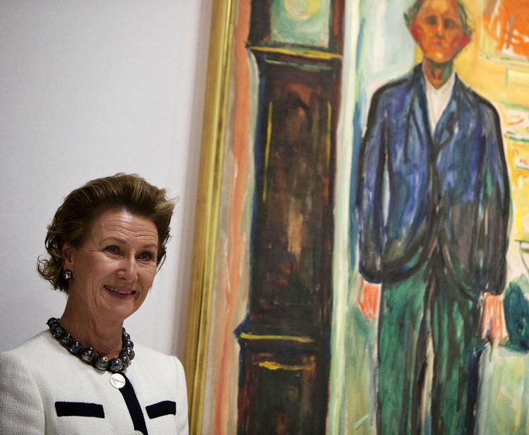 Kunstforstand. Dronning Sonja er stærkt optaget af billedkunst. Her er hun fotograferet ved åbningen af en Edvard Munch-udstilling i Paris. Forleden var hun i London for at åbne den samme Munch-præsentation i Tate Modern. 